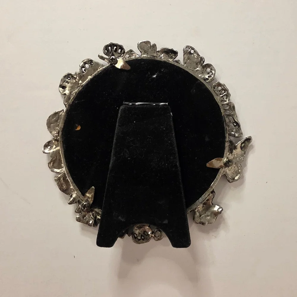 Vintage Silver Butterfly Wreath Round Picture Frame 5.5 Inch Metal Easel Back